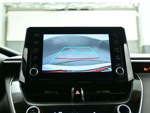 Used 2022 Toyota Corolla LE FWD image 18