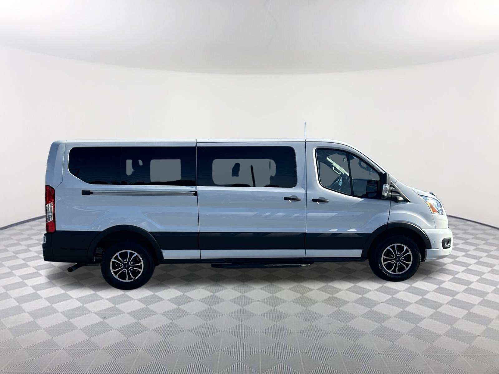 Used 2022 Ford Transit 350 XLT RWD image 4