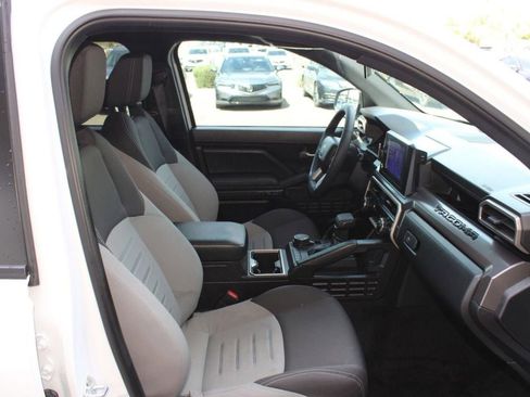 Used 2025 Toyota Tacoma TRD Sport AWD/4WD image 14