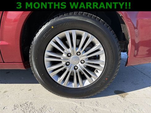 Used 2016 Chrysler Town & Country Touring-L image 34