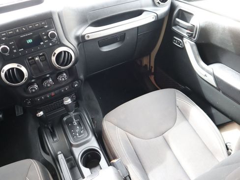 Used 2018 Jeep Wrangler Rubicon w/ Power Convenience Group image 44