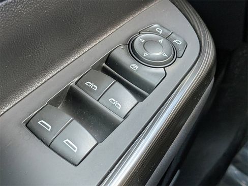 Used 2023 GMC Acadia SLT image 25