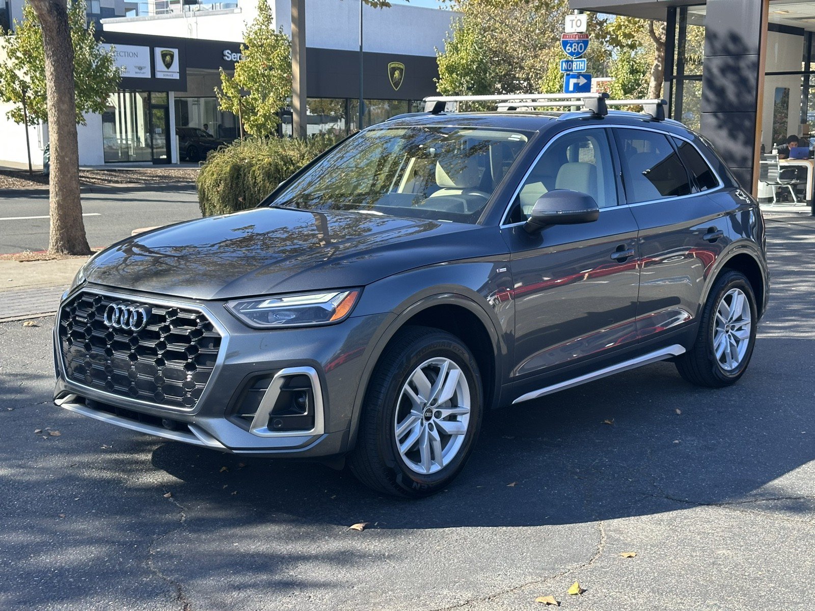 Used 2022 Audi Q5 2.0T Premium w/ Convenience Package AWD/4WD image 3