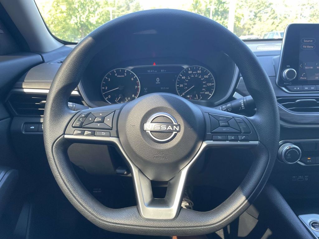 Used 2024 Nissan Altima 2.5 SV FWD image 34