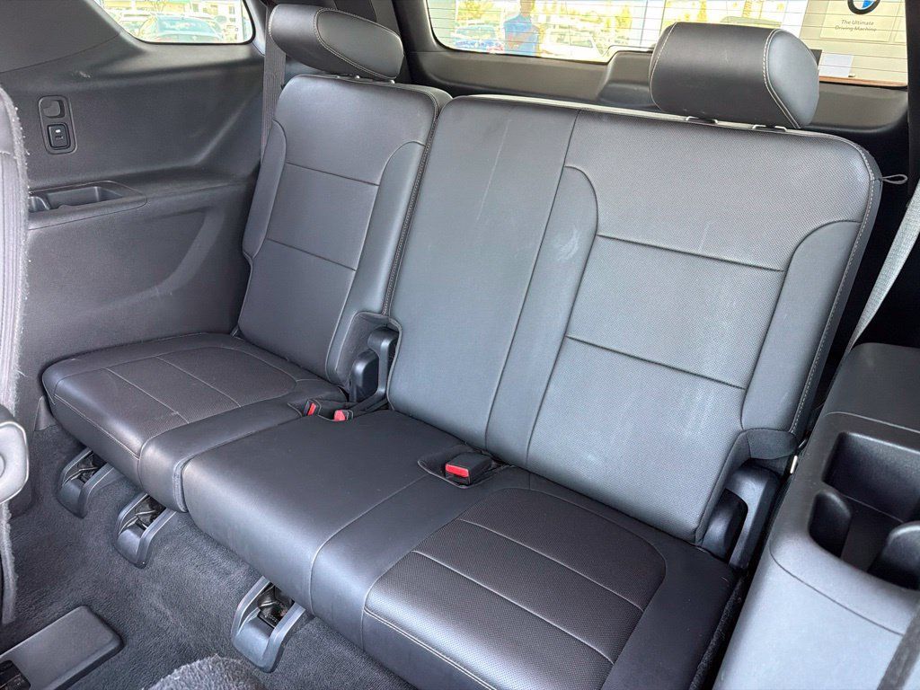 Used 2023 Chevrolet Traverse Premier w/ Redline Edition FWD image 14