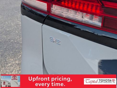 Used 2024 Volkswagen Atlas Peak Edition SE AWD/4WD image 9