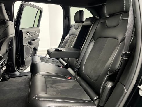 Used 2024 Jeep Grand Cherokee Altitude image 13