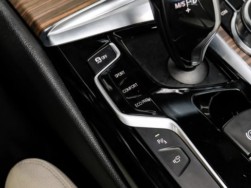 Used 2018 BMW 530i w/ Premium Package RWD image 26