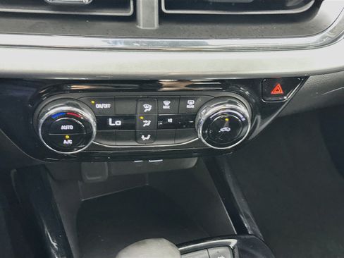 Used 2025 Chevrolet Trax LT FWD image 23