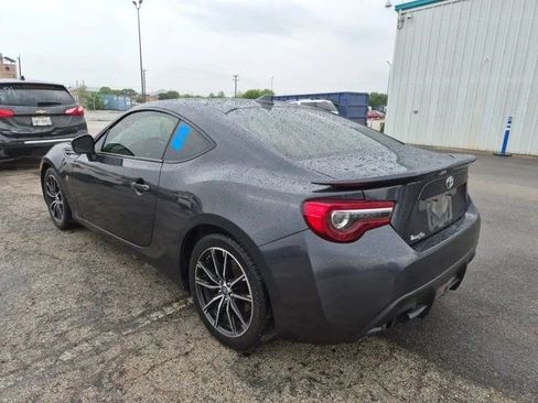 Used 2017 Toyota 86 image 2