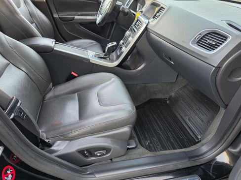 Used 2016 Volvo V60 T5 Platinum w/ Climate Package FWD image 14