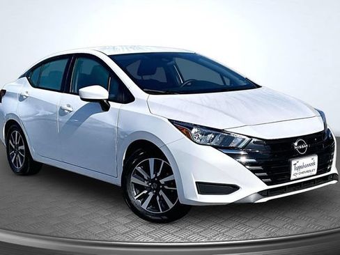 Used 2023 Nissan Versa SV FWD image 3