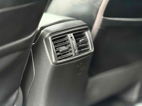 Used 2018 Nissan Rogue SL FWD image 23