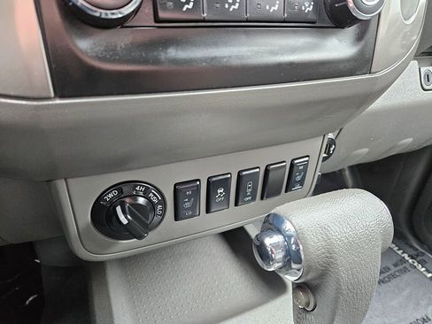 Used 2019 Nissan Frontier SL image 6