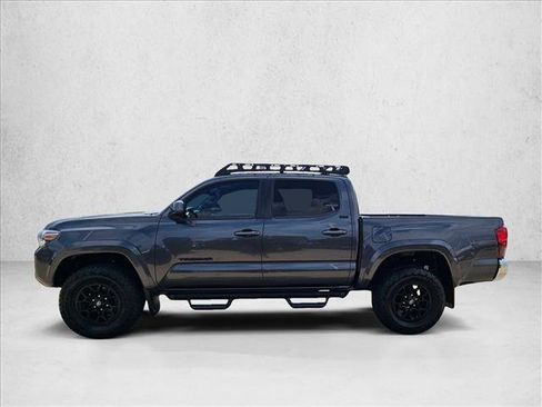 Used 2022 Toyota Tacoma SR5 RWD image 2