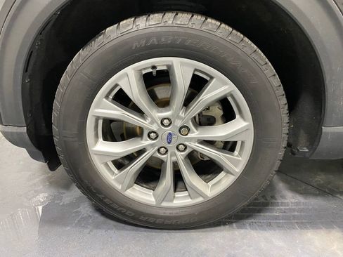 Used 2021 Ford Explorer XLT w/ Equipment Group 202A image 5