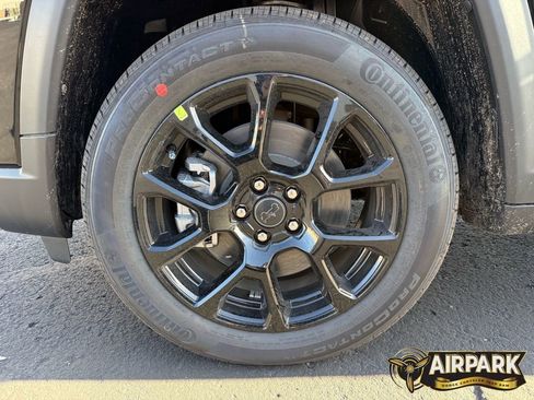 New 2026 Jeep Compass Latitude image 10