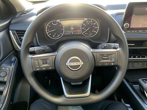 Used 2024 Nissan Rogue SV image 14