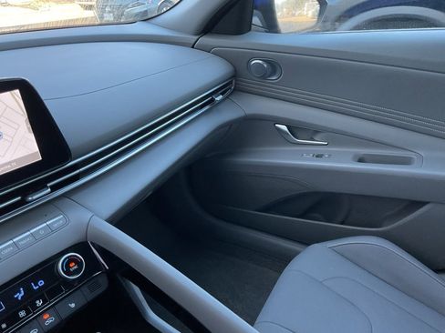 Used 2025 Hyundai Elantra SEL image 36