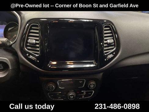 Used 2018 Jeep Compass Limited w/ Navigation Group AWD/4WD image 19