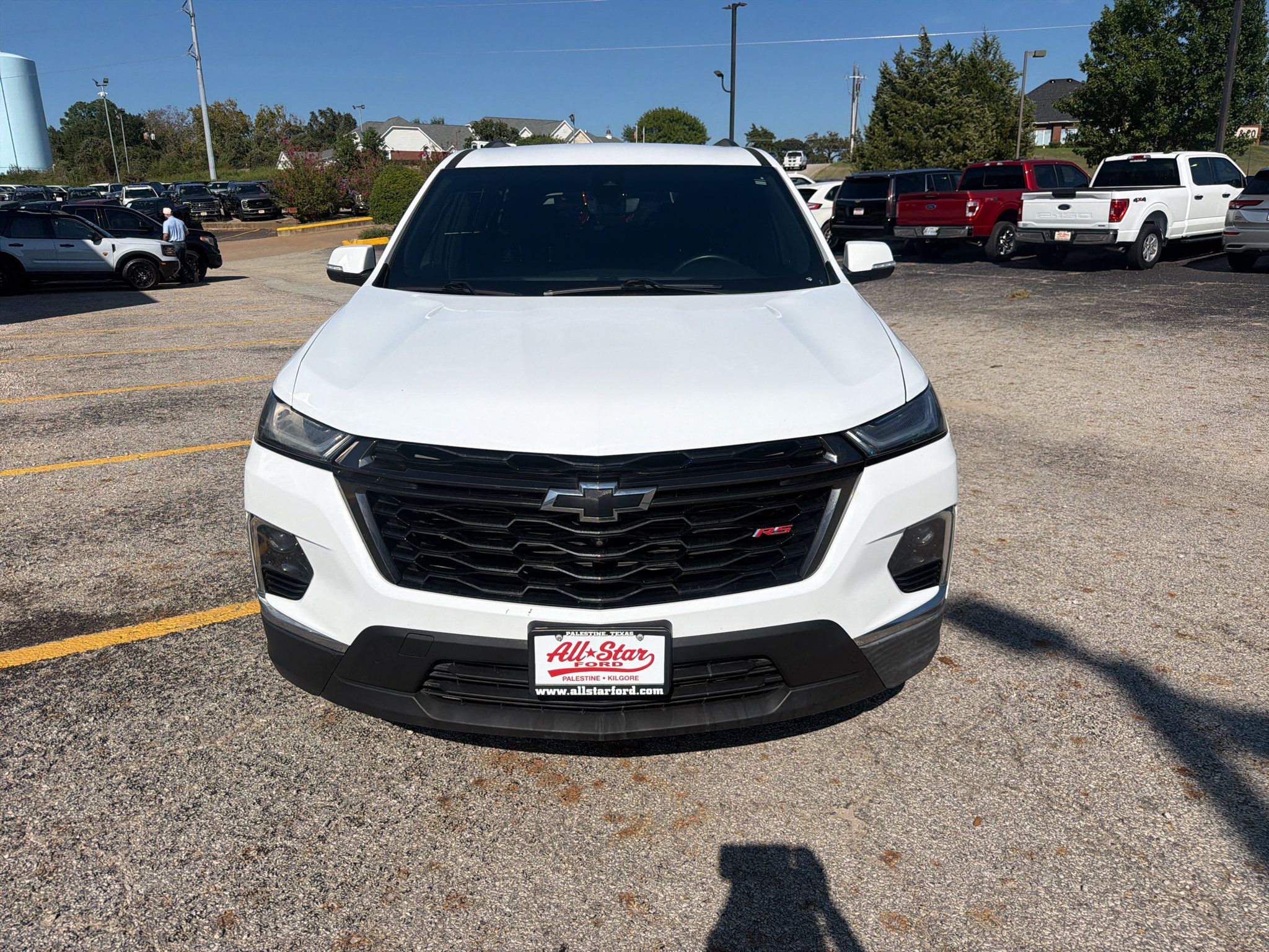 Used 2023 Chevrolet Traverse RS FWD image 2
