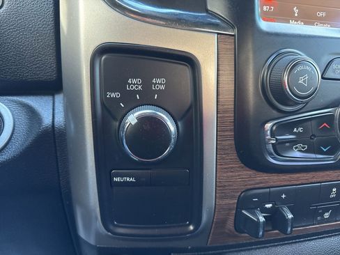 Used 2018 RAM 2500 Laramie w/ Cold Weather Group image 27