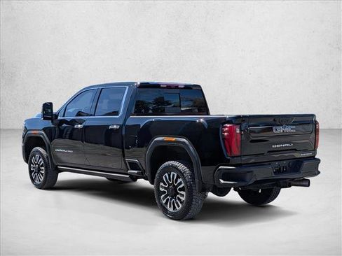 Used 2024 GMC Sierra 3500 Denali Ultimate AWD/4WD image 7