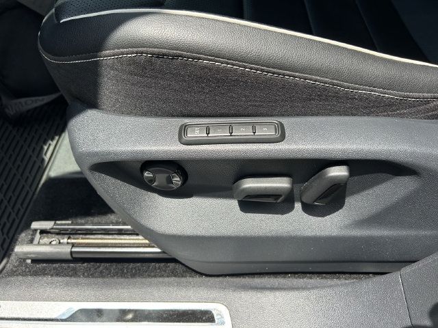 Used 2024 Volkswagen Tiguan SEL R-Line AWD/4WD image 33