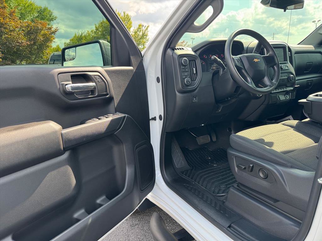 Used 2026 Chevrolet Silverado 1500 Custom w/ Turbomax Blackout Package AWD/4WD image 14
