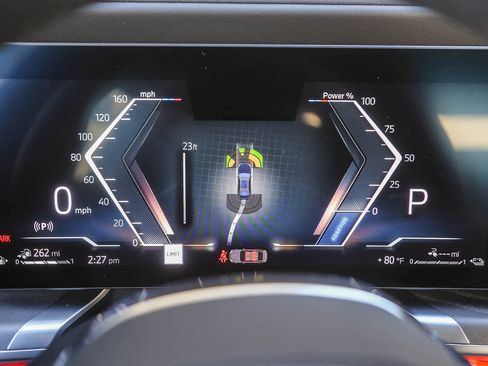 Used 2025 BMW 750e xDrive w/ Premium Package image 19