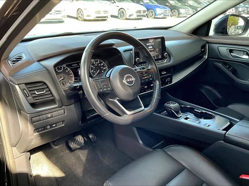 Used 2023 Nissan Rogue SV w/ SV Premium B Package image 17