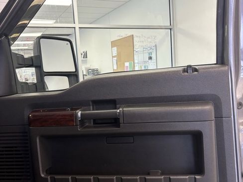 Used 2009 Ford F350 Lariat image 19