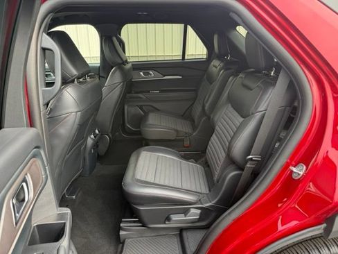 Used 2025 Ford Explorer ST-Line w/ Premium Package AWD/4WD image 17