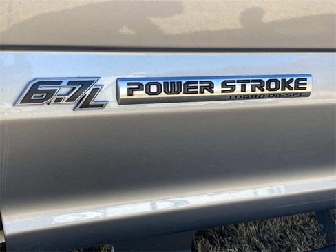 Used 2022 Ford F250 Lariat w/ Black Appearance Package image 12