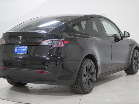 Used 2024 Tesla Model Y Long Range AWD/4WD image 11