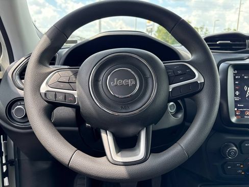Used 2023 Jeep Renegade Latitude AWD/4WD image 12