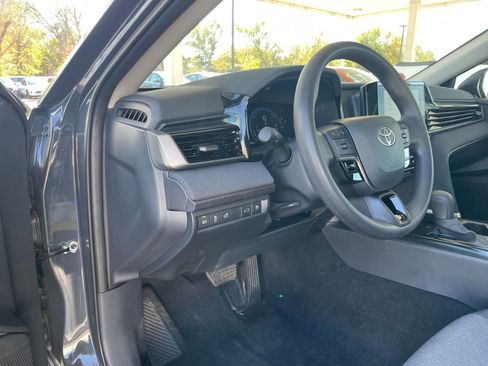 Used 2025 Toyota Camry LE image 33