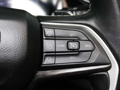 Used 2021 Jeep Grand Cherokee L Limited AWD/4WD image 15