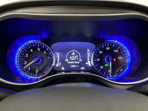 Used 2024 Chrysler Pacifica Touring-L FWD image 27