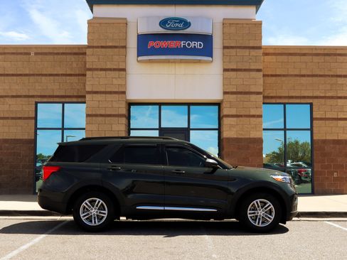 Certified 2023 Ford Explorer XLT RWD image 5