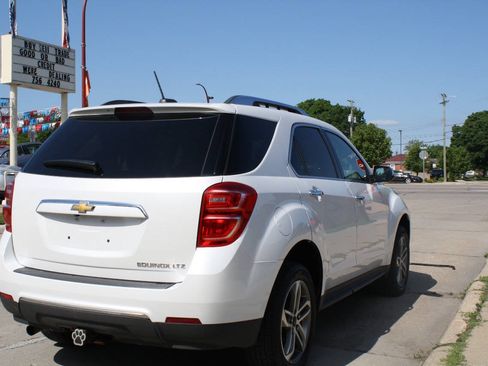 Used 2016 Chevrolet Equinox LTZ w/ Enhanced Convenience Package FWD image 4