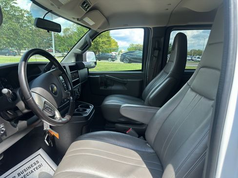 Used 2019 Chevrolet Express 3500 LS RWD image 19