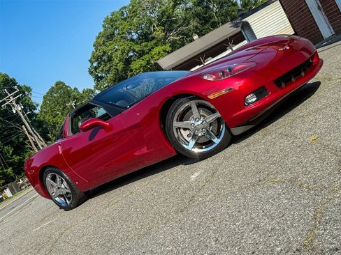 Used 2008 Chevrolet Corvette Coupe w/ Z51 Performance Package RWD image 28
