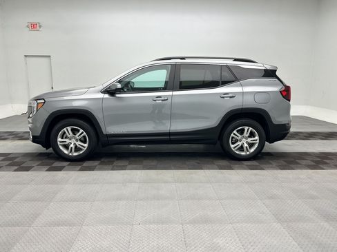Used 2023 GMC Terrain SLE w/ Driver Convenience Package AWD/4WD image 2