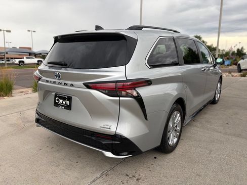 Used 2023 Toyota Sienna XSE w/ XSE Plus Package AWD/4WD image 8