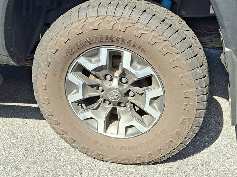 Used 2021 Toyota Tacoma TRD Off-Road w/ Technology Package AWD/4WD image 7