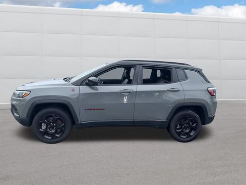 Used 2024 Jeep Compass Trailhawk AWD/4WD image 2