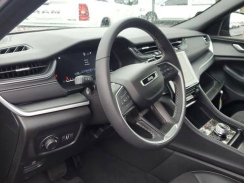 Certified 2024 Jeep Grand Cherokee L Laredo image 6