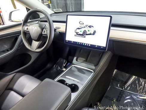 Used 2023 Tesla Model Y Long Range AWD/4WD image 27