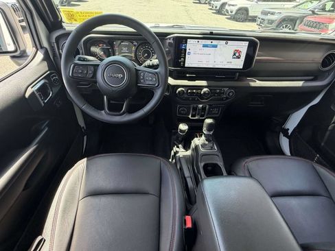 Used 2025 Jeep Wrangler Unlimited Sport AWD/4WD image 22